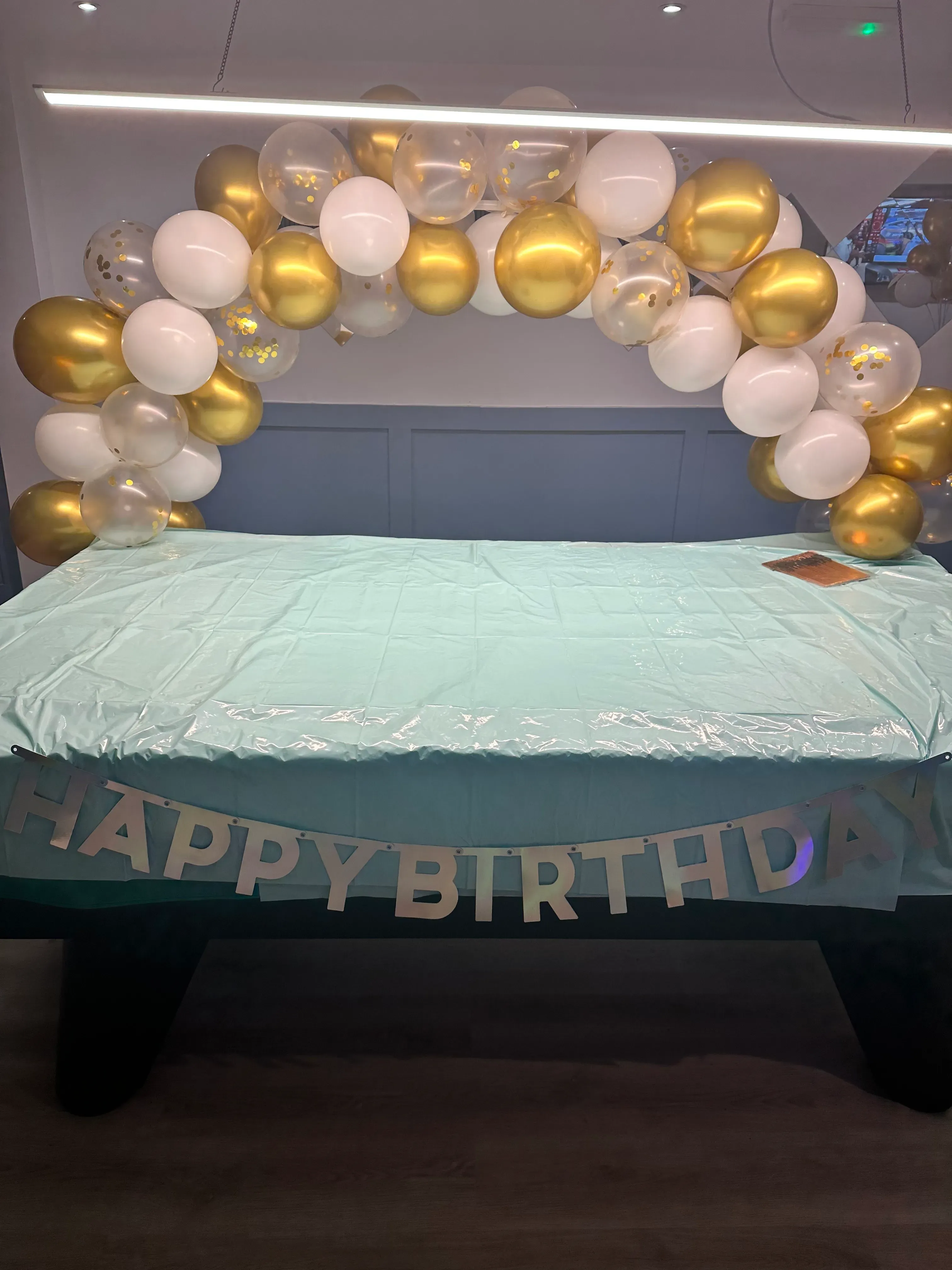 happy birthday table